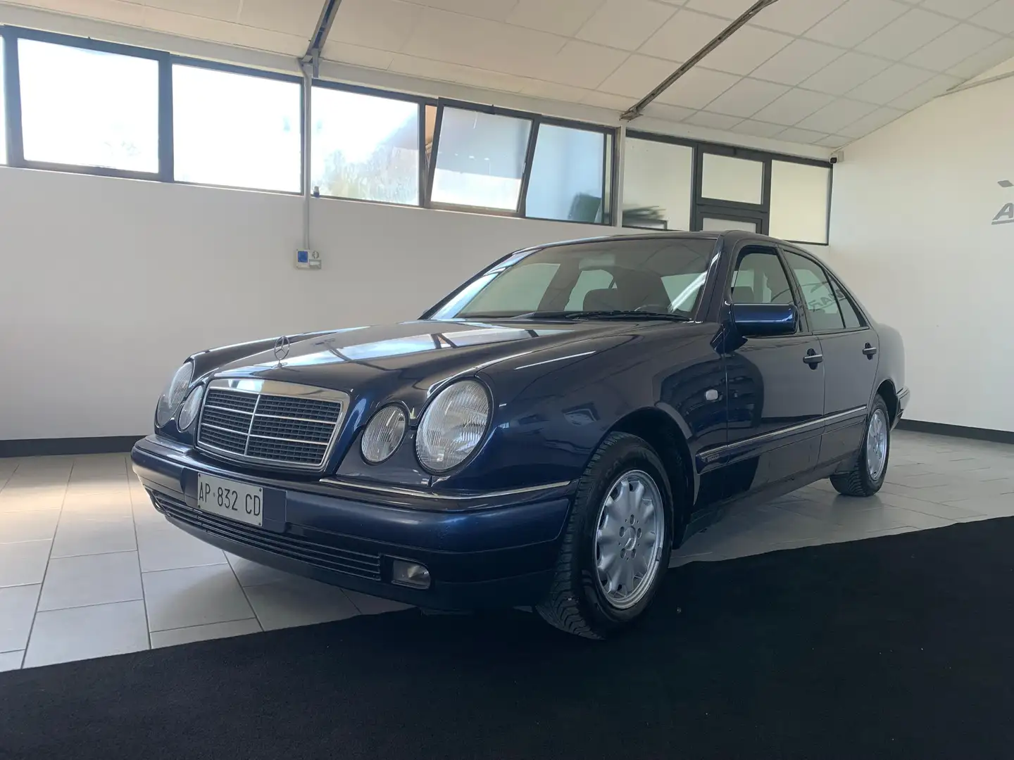 Mercedes-Benz E 250 E 250 d Elegance - 2