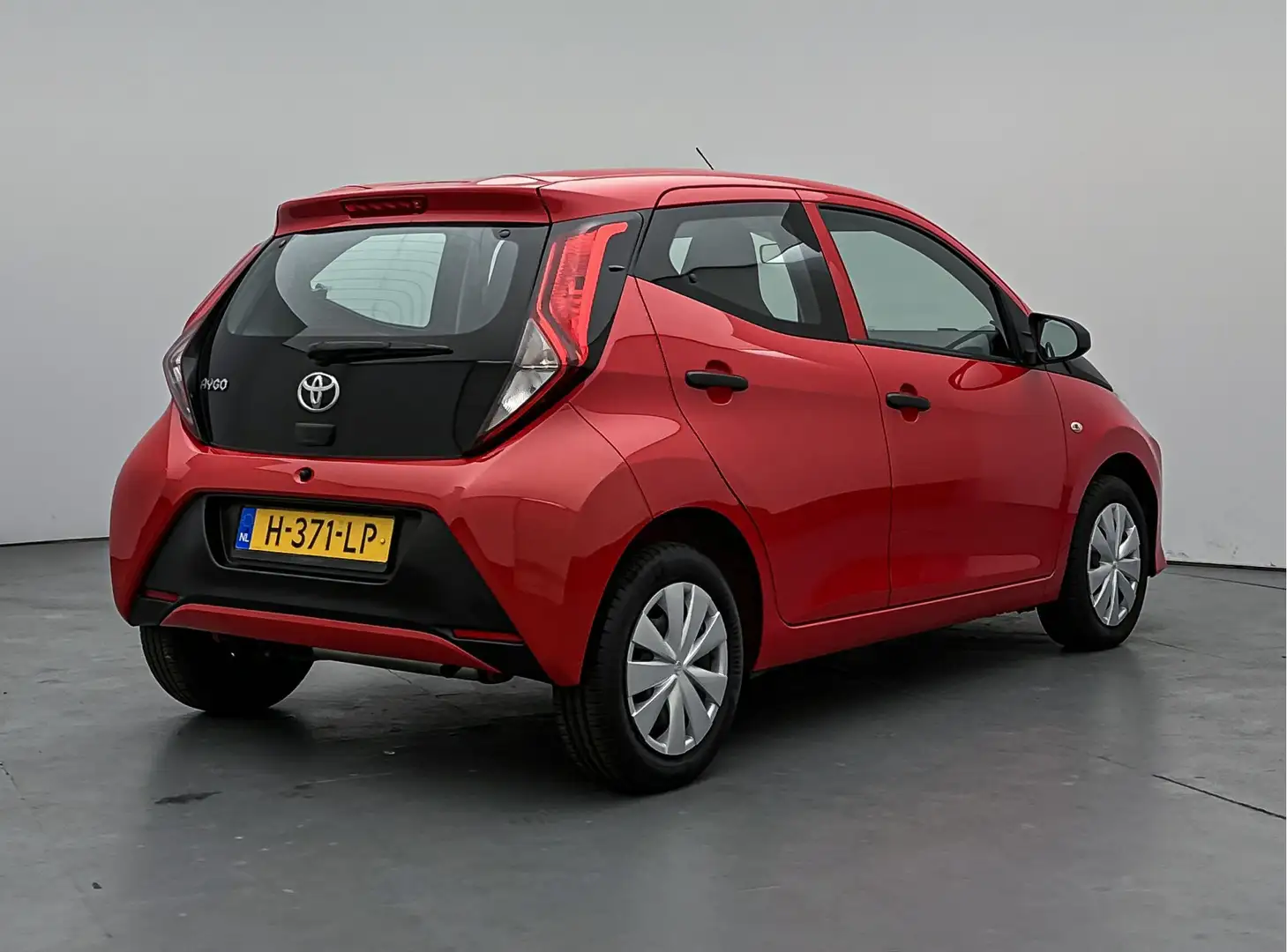 Toyota Aygo 1.0 VVT-i x-fun 5-Drs | Airco | NL-Auto | Dealeron Rouge - 2