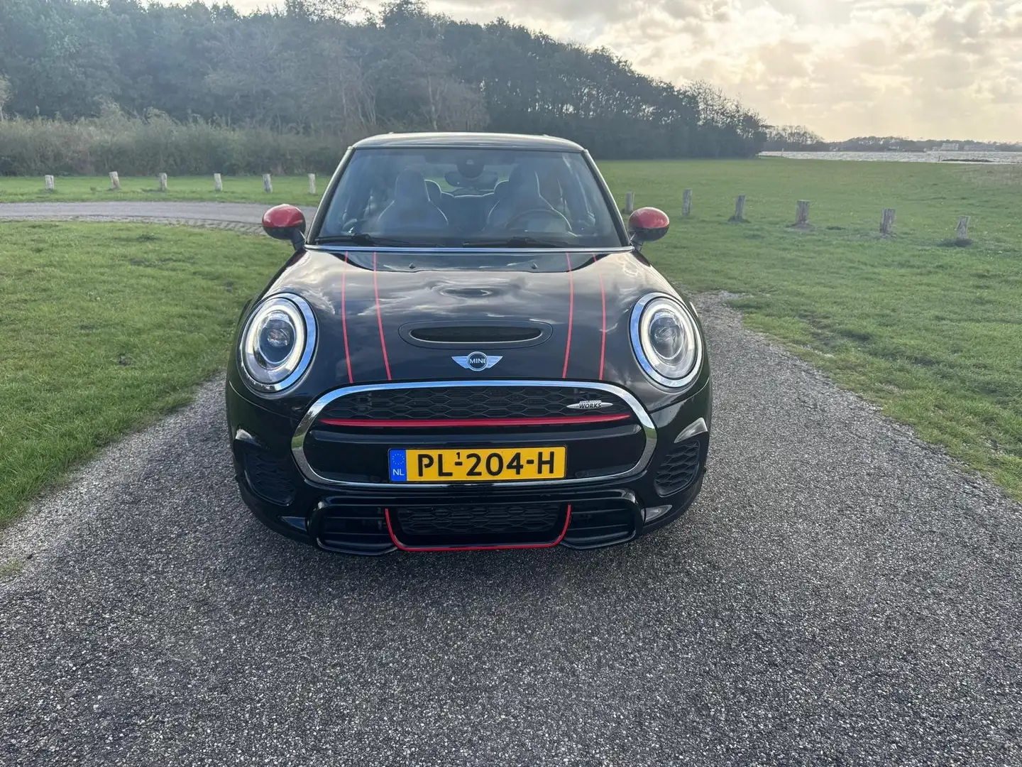MINI John Cooper Works F56 Чорний - 1