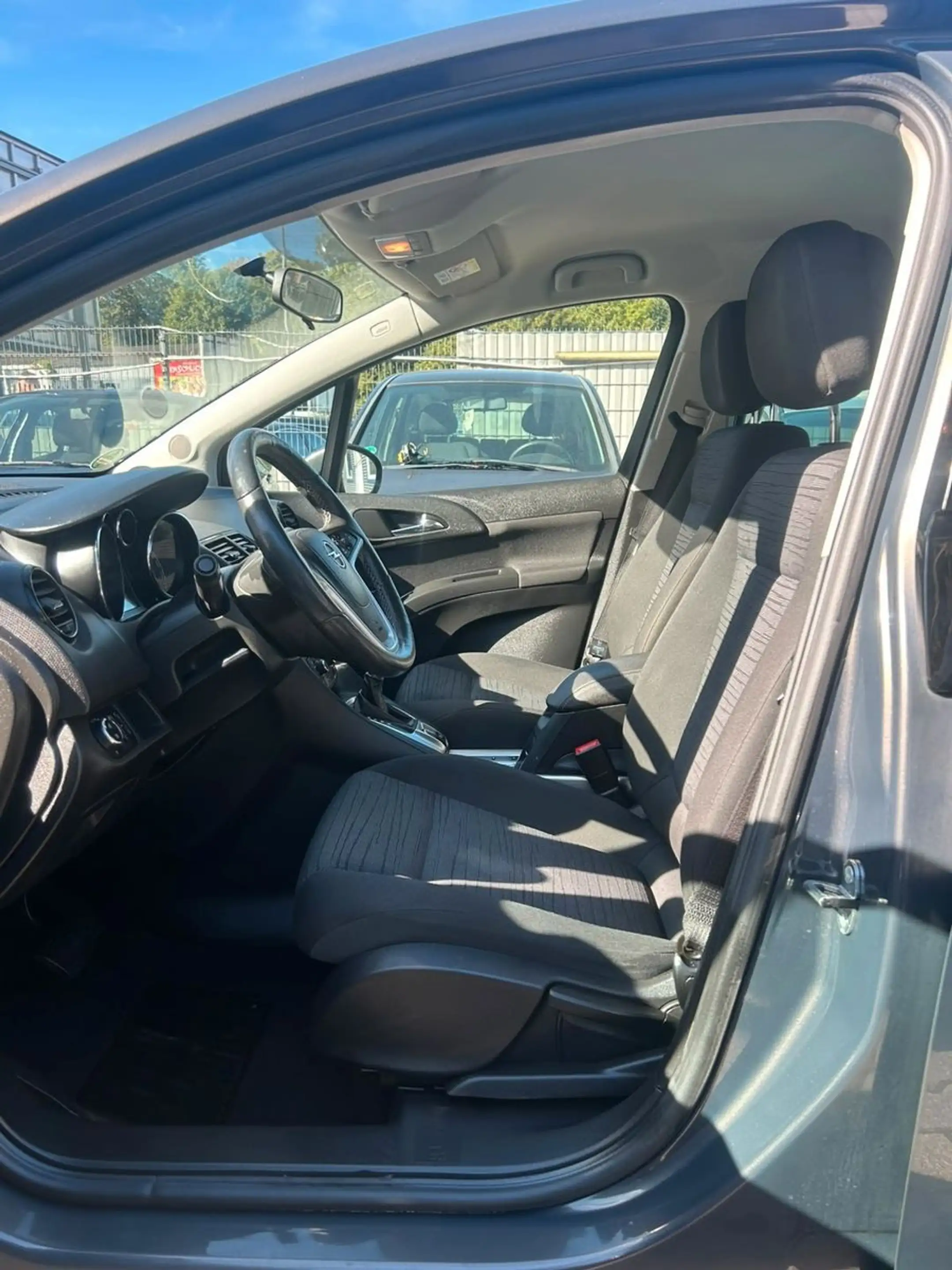 Opel Meriva B Style*TOP*NEU TÜV*GEWAHR* — photo 7
