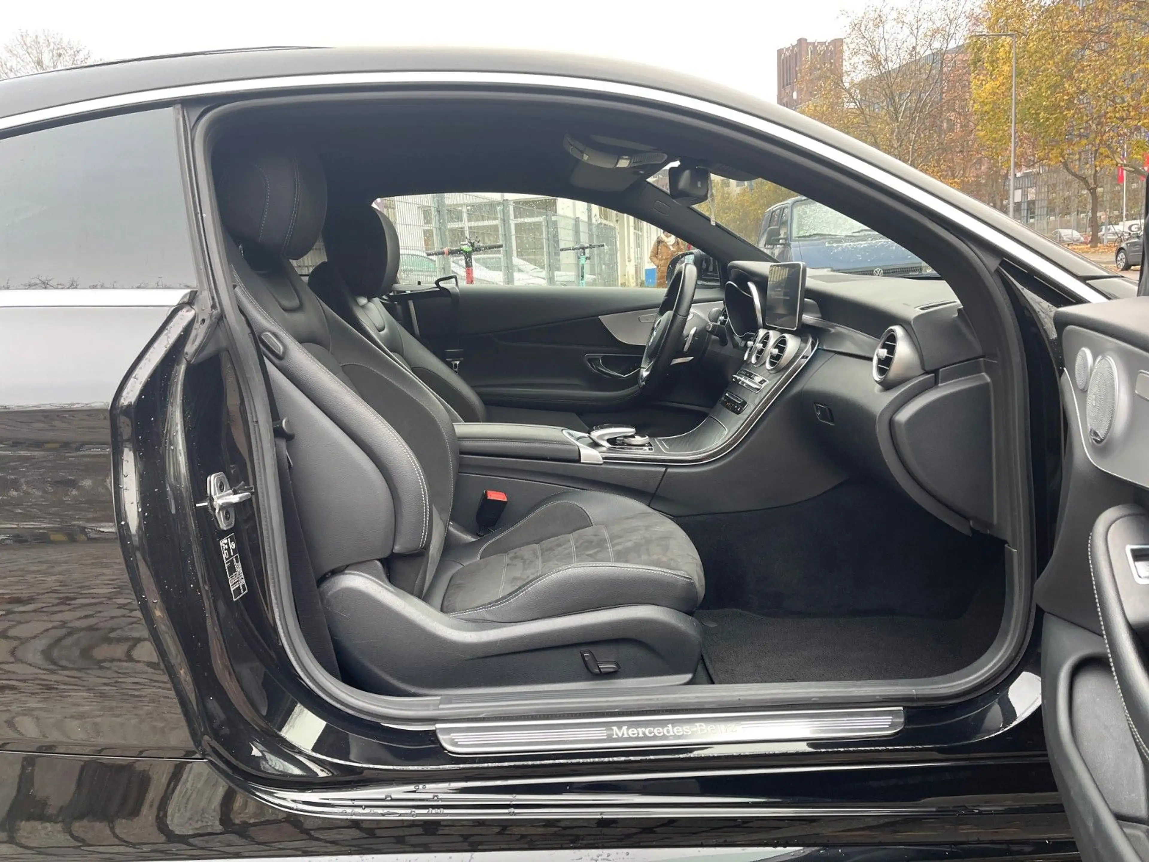 Mercedes-Benz C 400 Coupe 4Matic AMG-Line*Keyless*Burmester* — photo 10