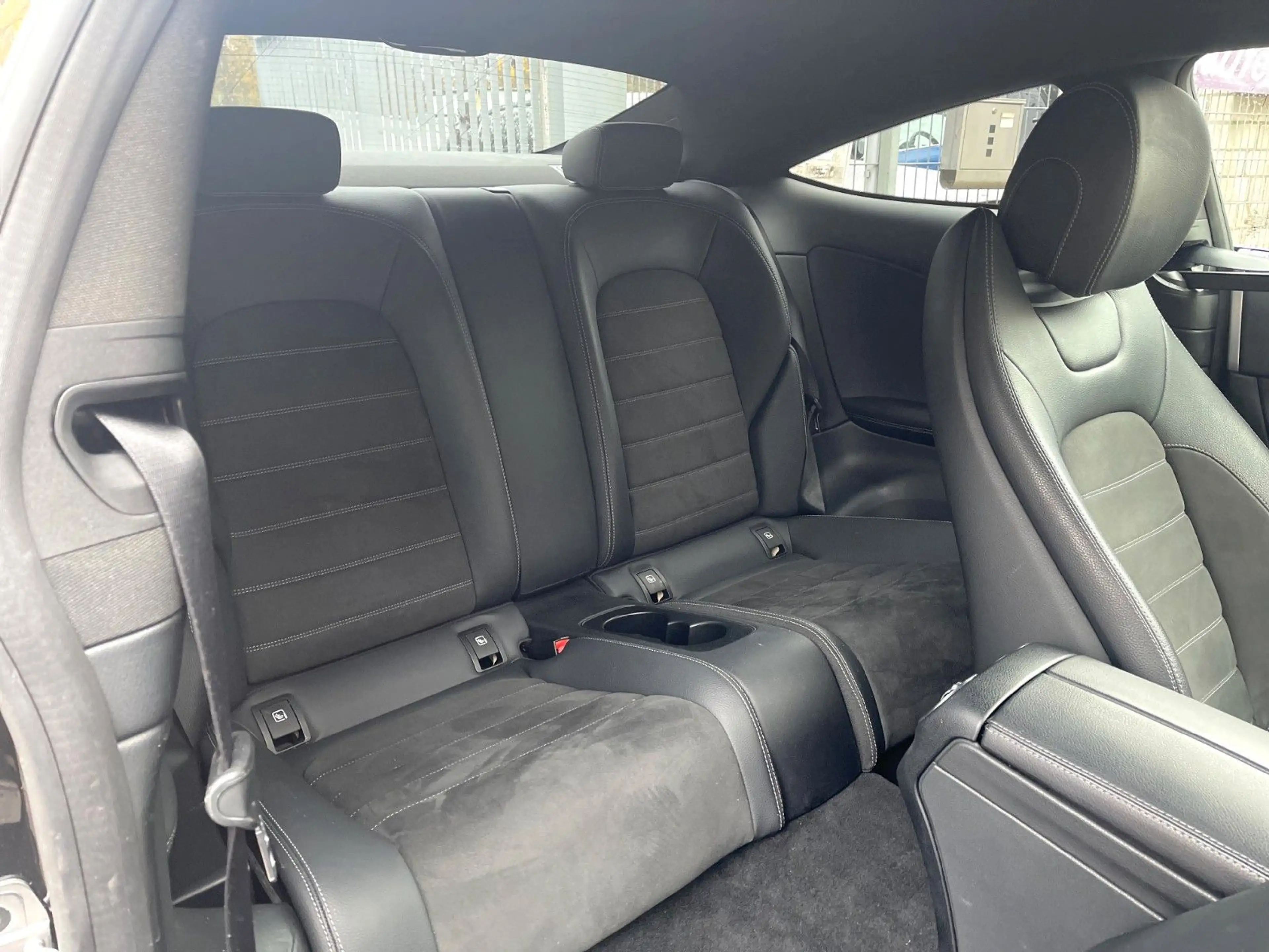 Mercedes-Benz C 400 Coupe 4Matic AMG-Line*Keyless*Burmester* — photo 12
