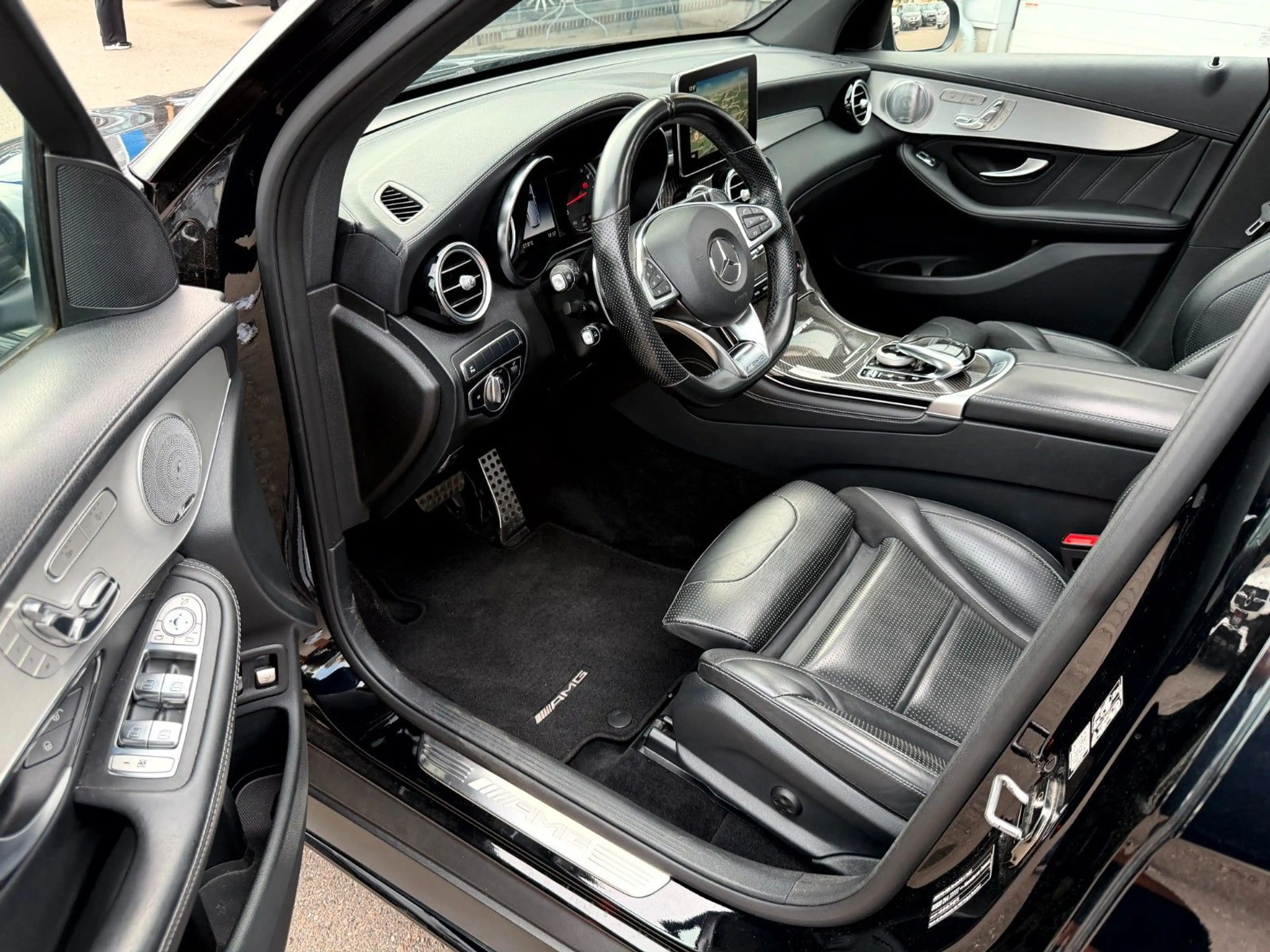 Mercedes-Benz GLC 63 AMG 4Matic Kamera_StandHz_Pano_Sitzklima — photo 9