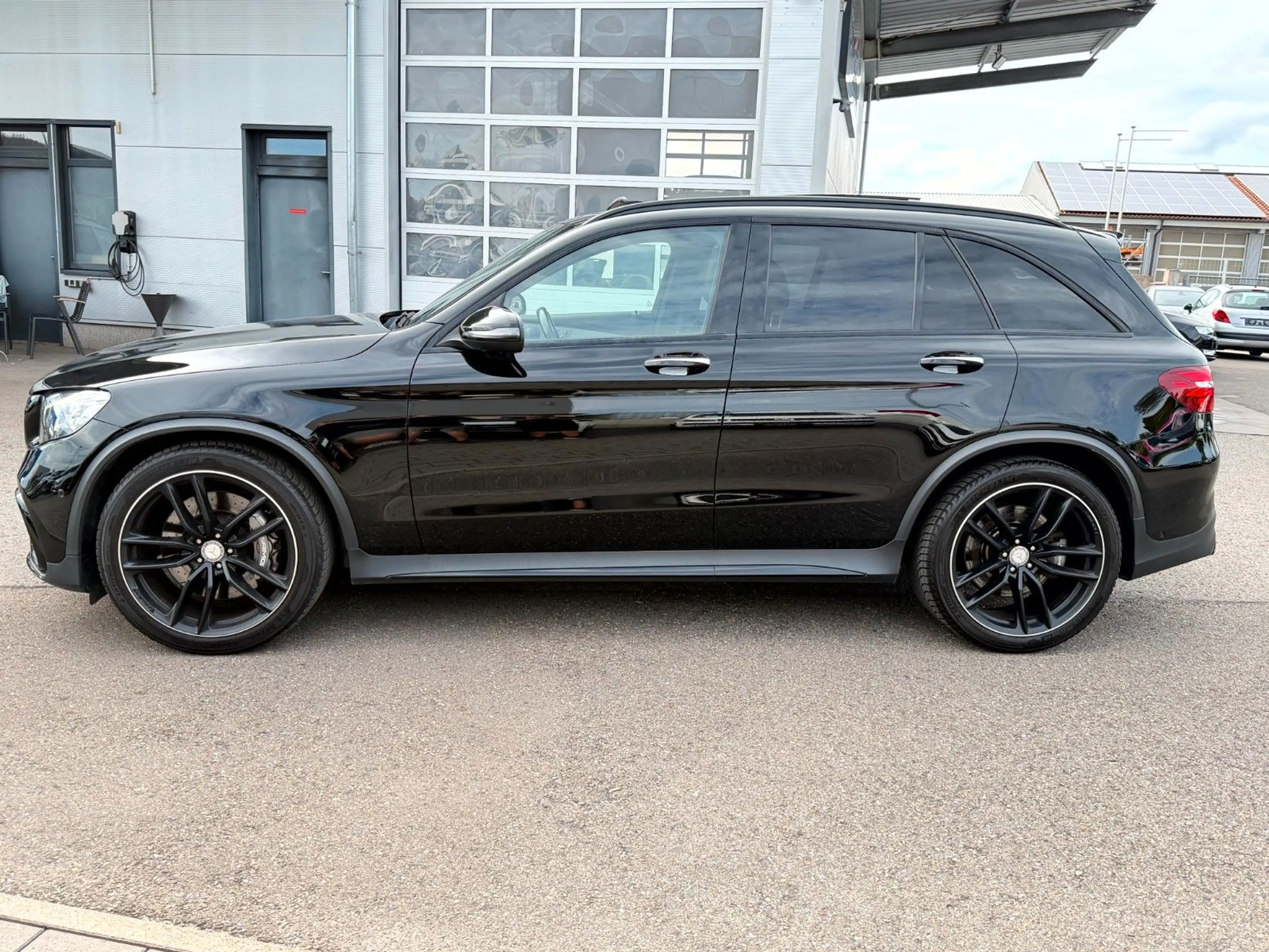 Mercedes-Benz GLC 63 AMG 4Matic Kamera_StandHz_Pano_Sitzklima — photo 8