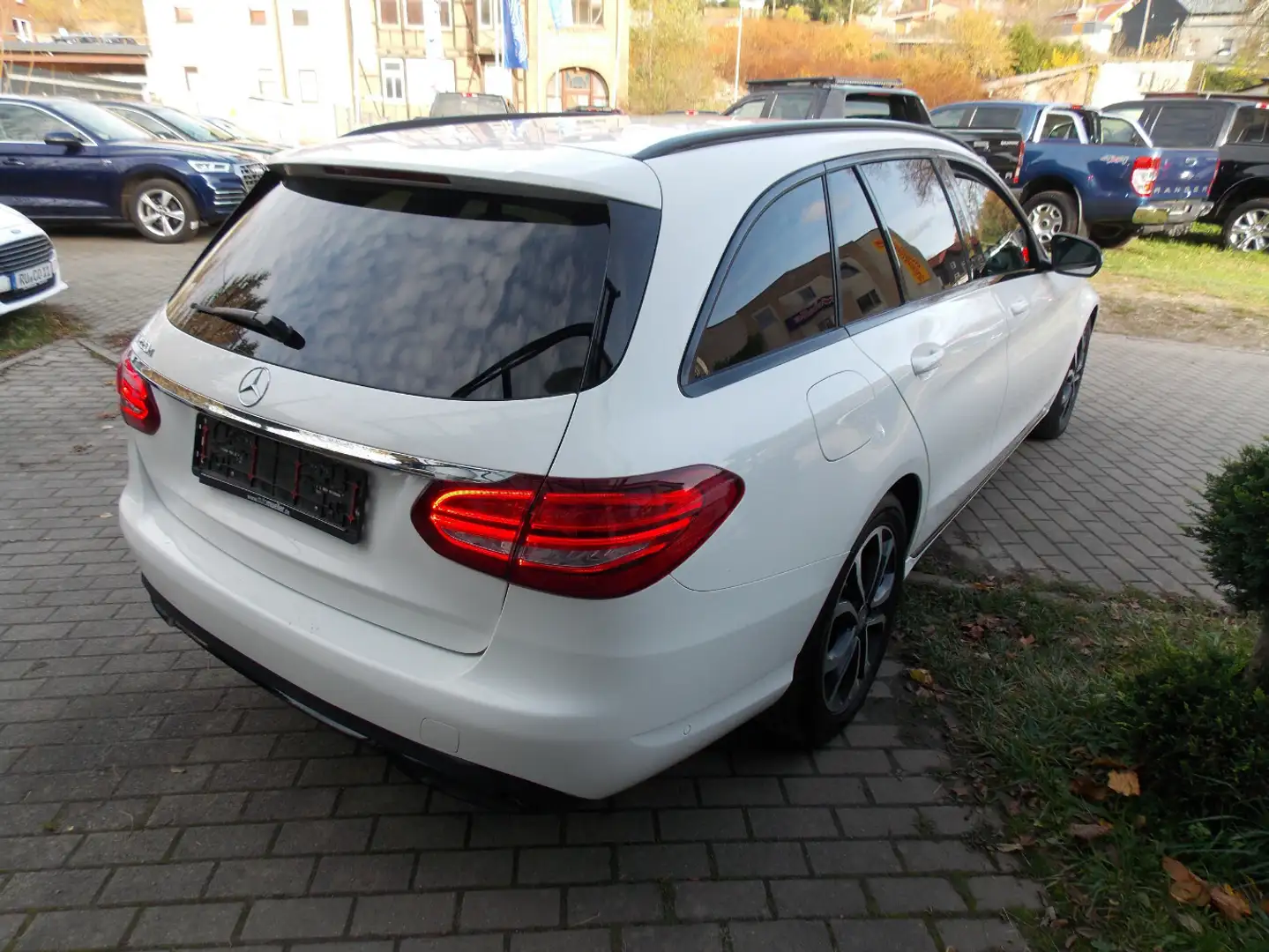 Mercedes-Benz C 220 T AVANTGARDE"LED"NAVI"SPORT"AHK Weiß - 2