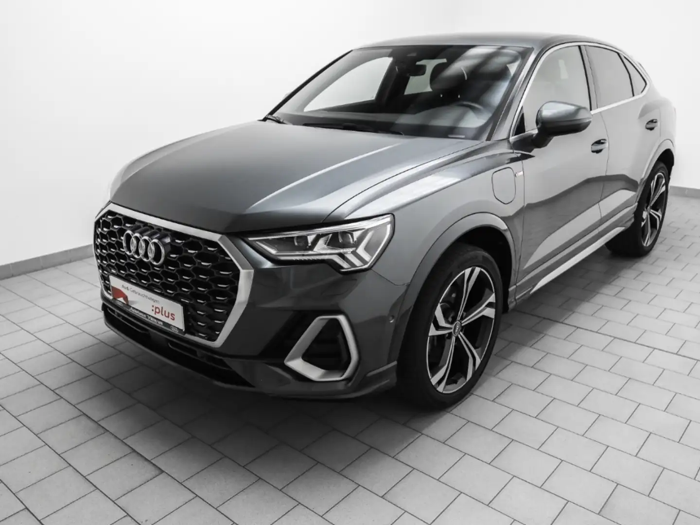 Audi Q3 Sportback 45 TFSI e S line AHK Matrix-LED Kamera Grau - 2