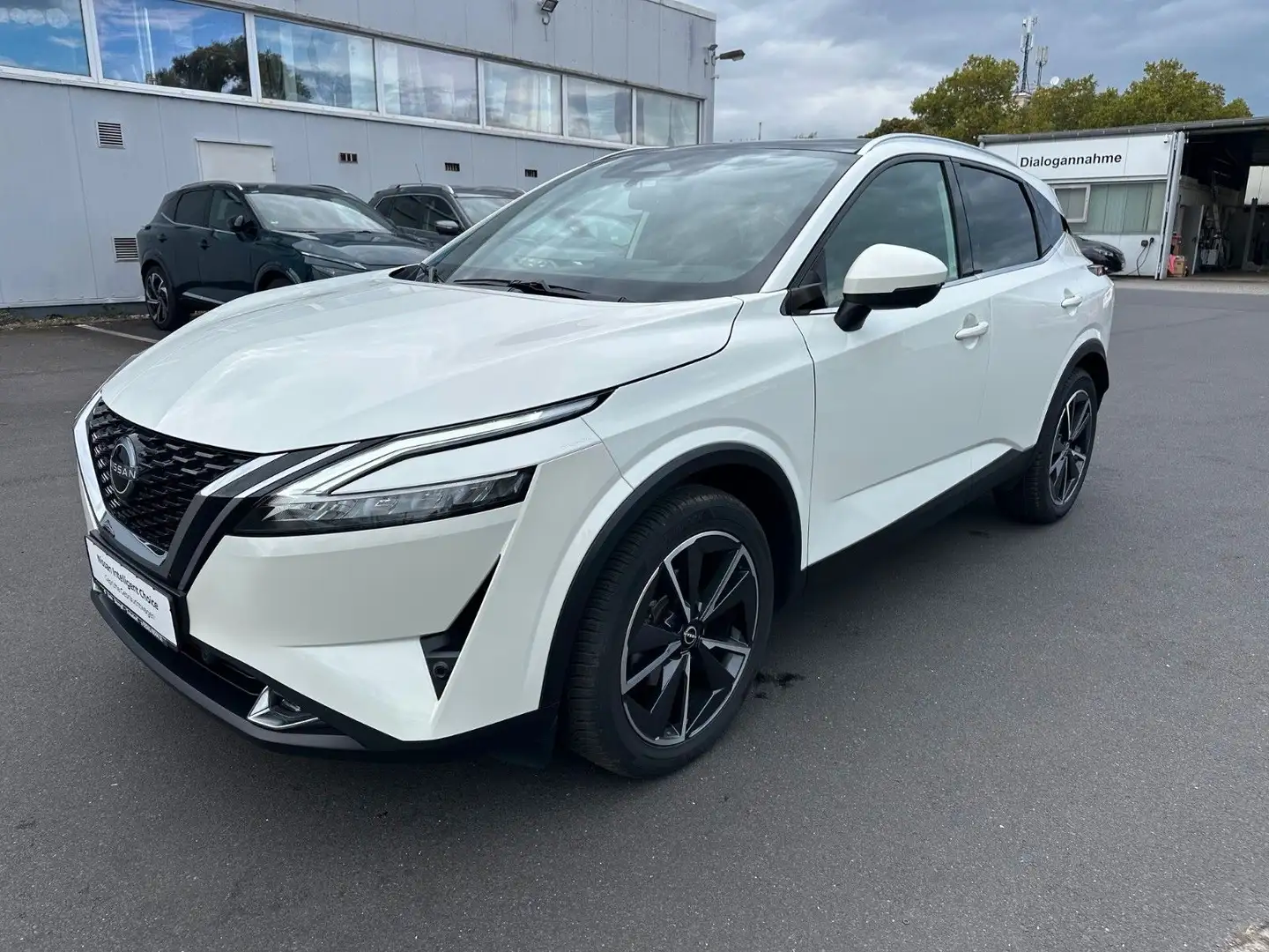Nissan Qashqai Tekna 4x4/PanoDach/360° Kamera/Navi/HUD Weiß - 1