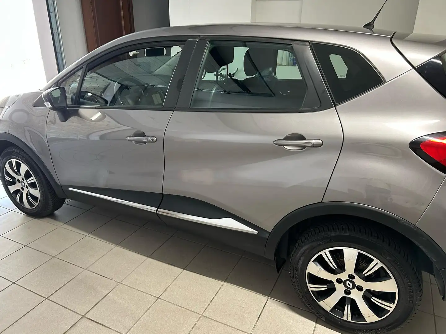 Renault Captur Captur I 2013 1.5 dci Zen (live) 90cv E6 Grigio - 2