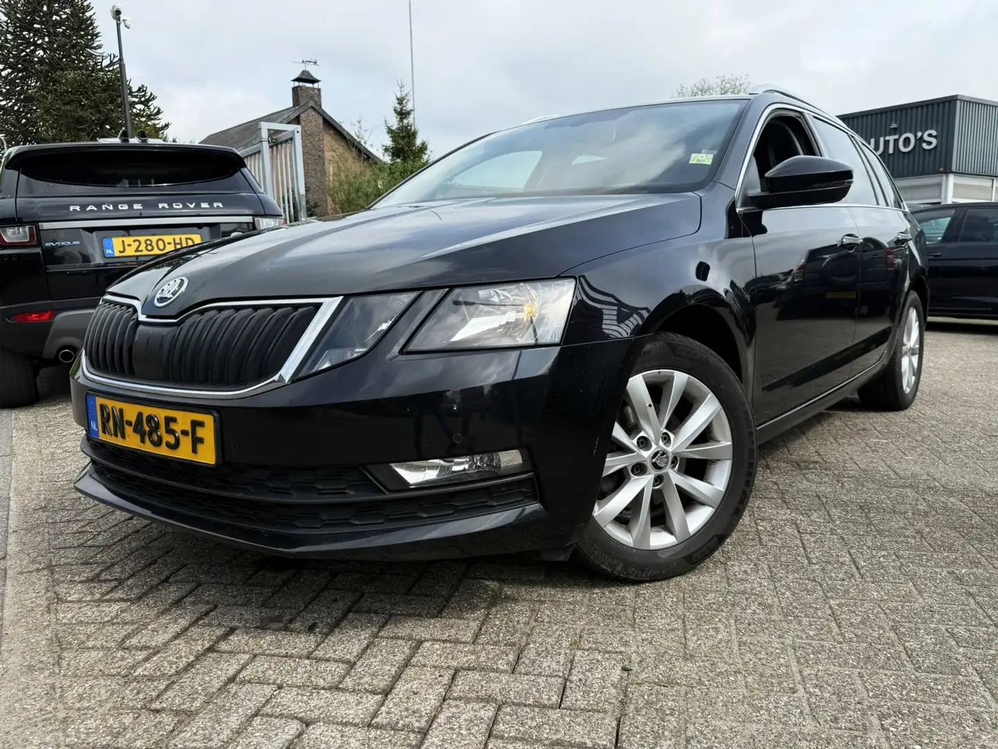 Skoda Octavia Combi 1.6 TDI DSG GREENTECH BUSINESS NAVI/STOELVEW Zwart - 1