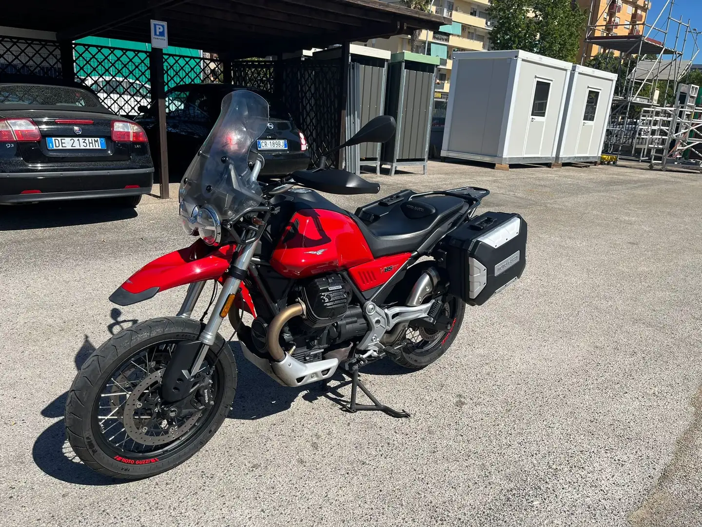 Moto Guzzi V 85 TT Rouge - 2