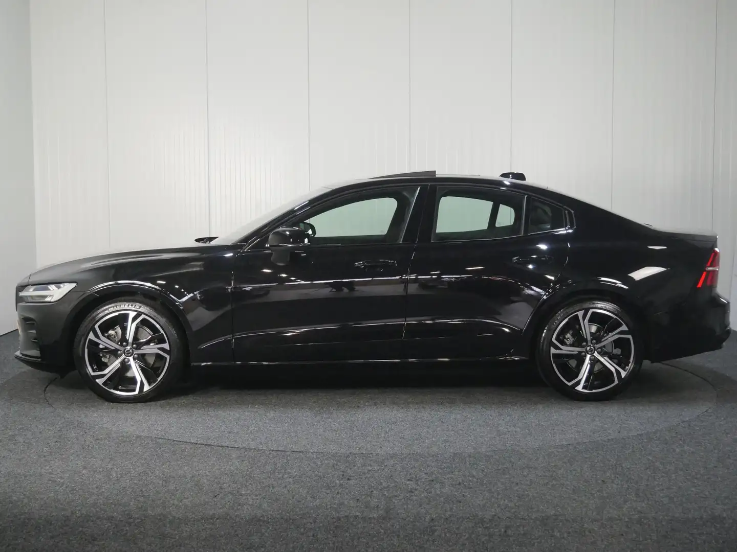 Volvo S60 B4 AUT7 197PK Plus Dark | Adaptieve Cruise Control Zwart - 2