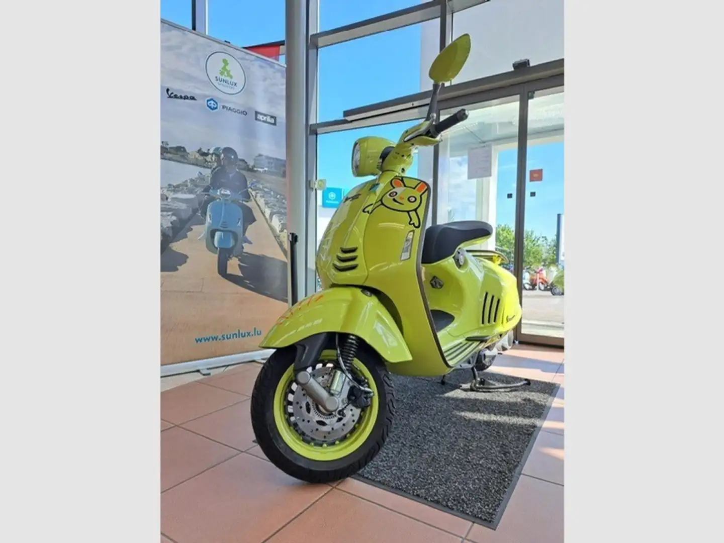 Vespa 946 125 3V ie Bunny Green - 1