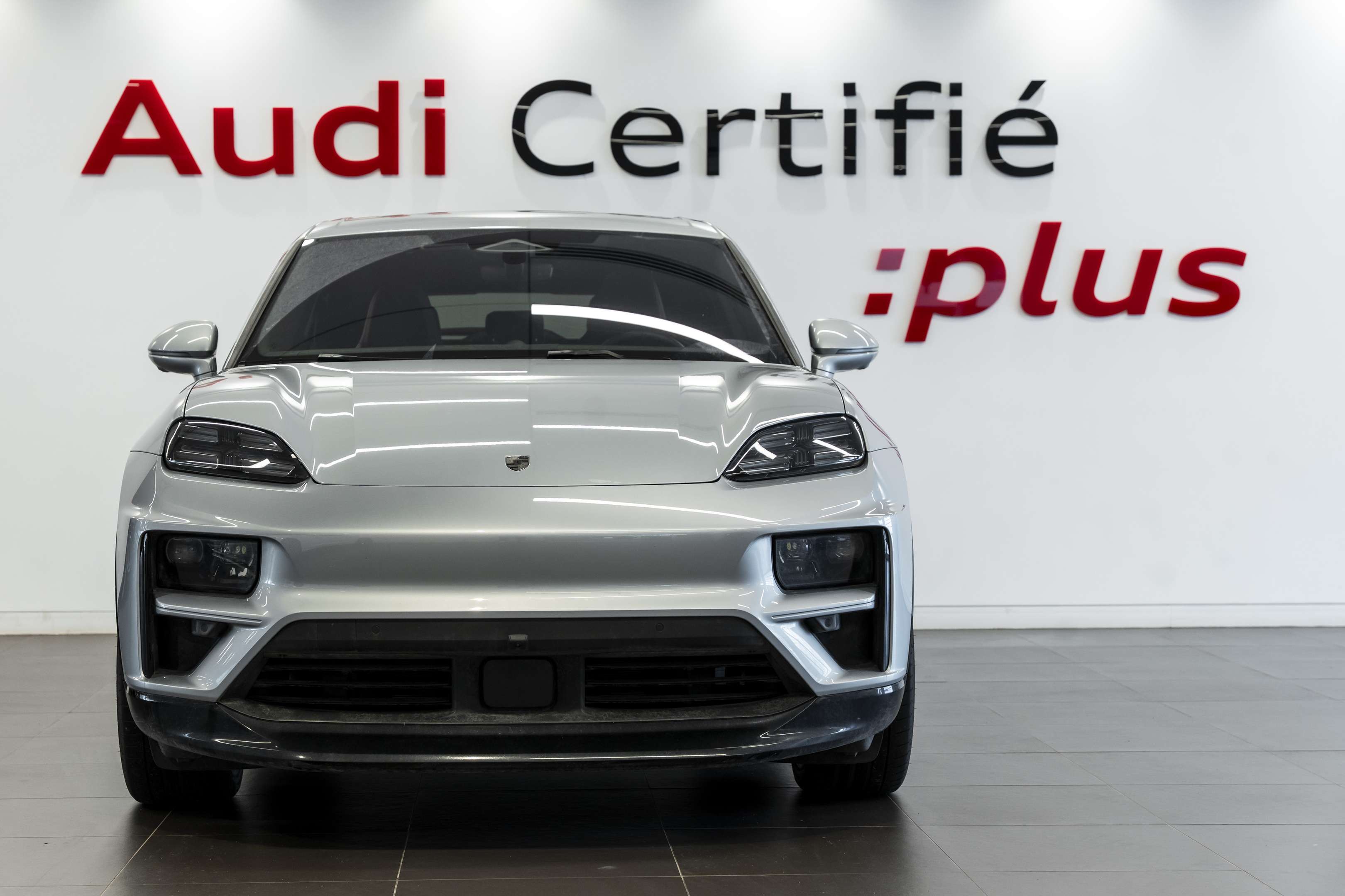 2024 Porsche Macan Electric Turbo | Bose | alt 2