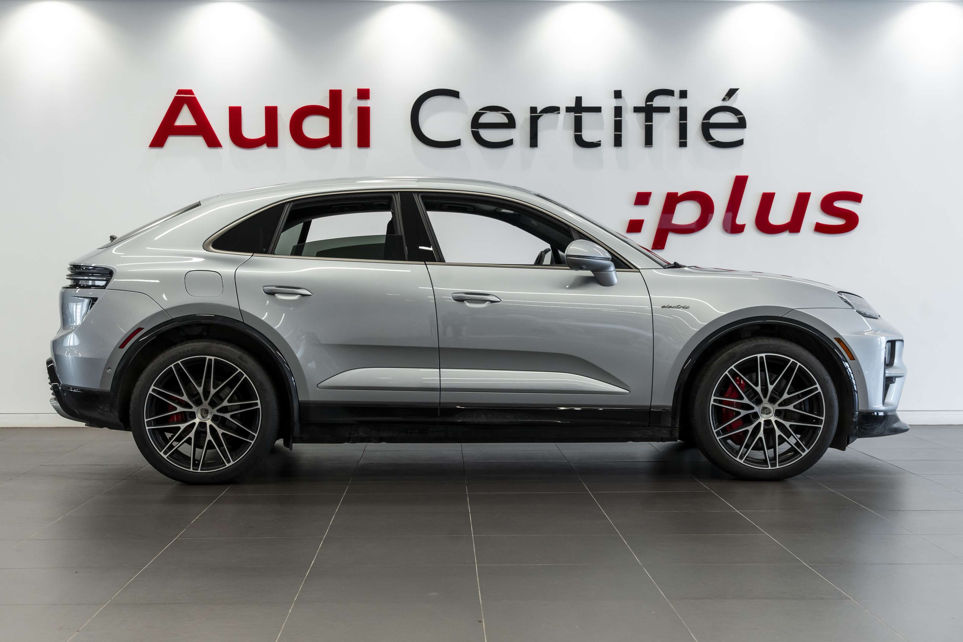 2024 Porsche Macan Electric Turbo | Bose | alt 3