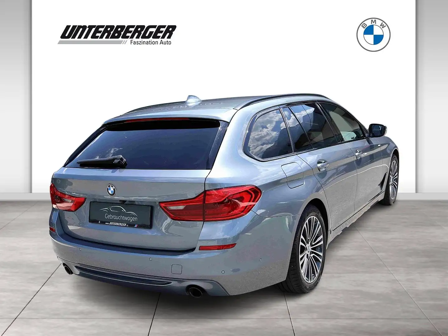 BMW 520 d xDrive Touring Sportline HiFi WLAN RFK Shz Grau - 2