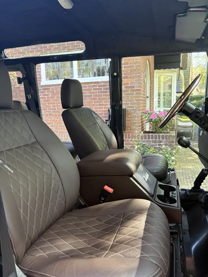Land Rover Defender Typ 110 County V8 Benzine, foto 9