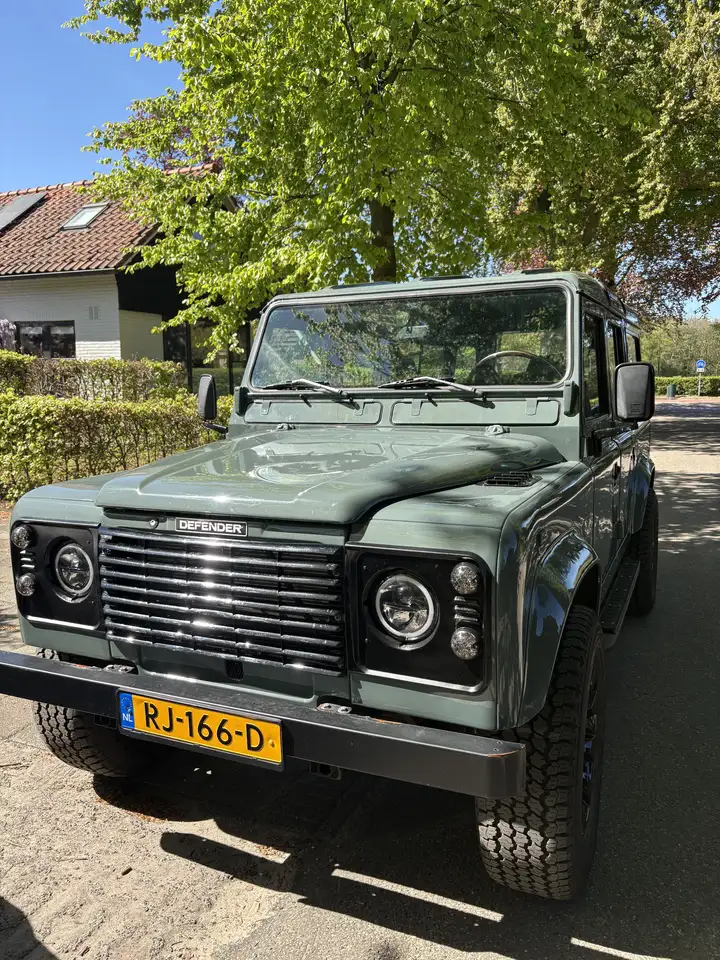 Land Rover Defender Typ 110 County V8 Benzine, foto 4