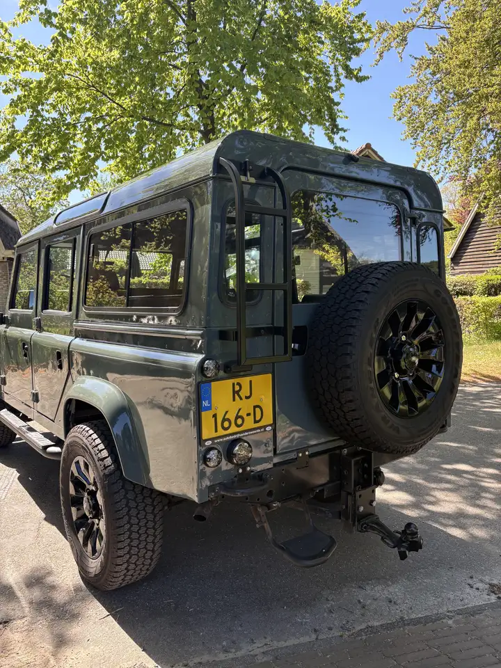 Land Rover Defender Typ 110 County V8 Benzine, foto 5