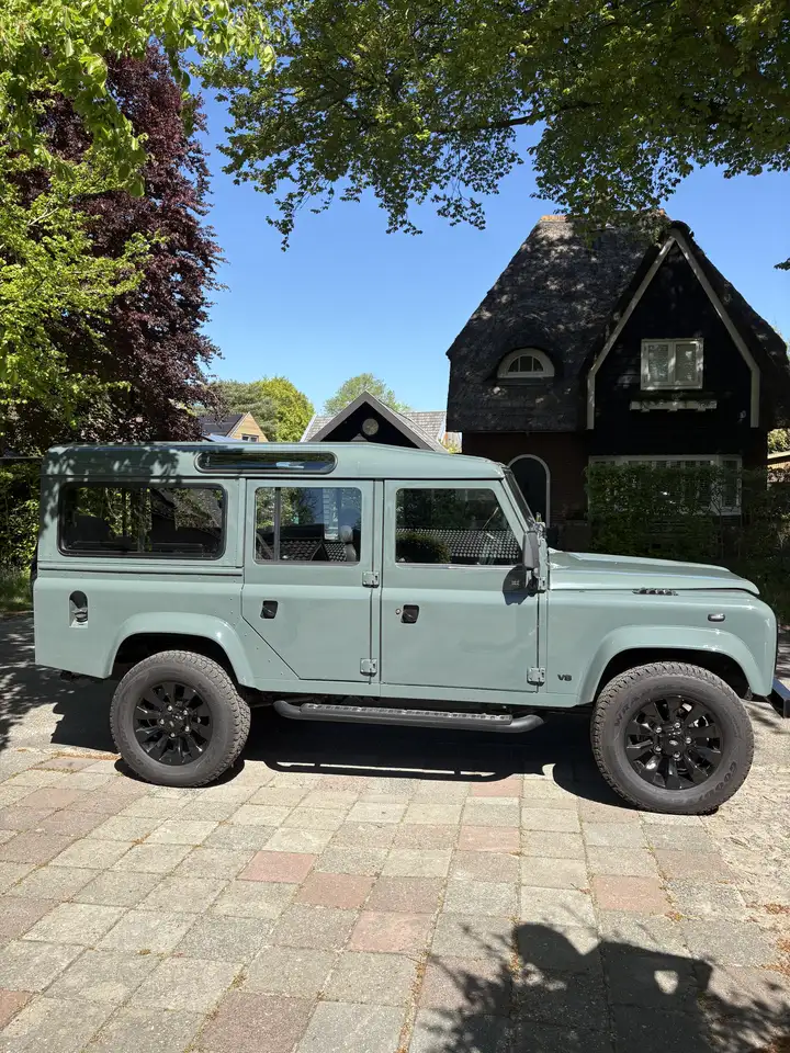 Land Rover Defender Typ 110 County V8 Benzine, foto 2