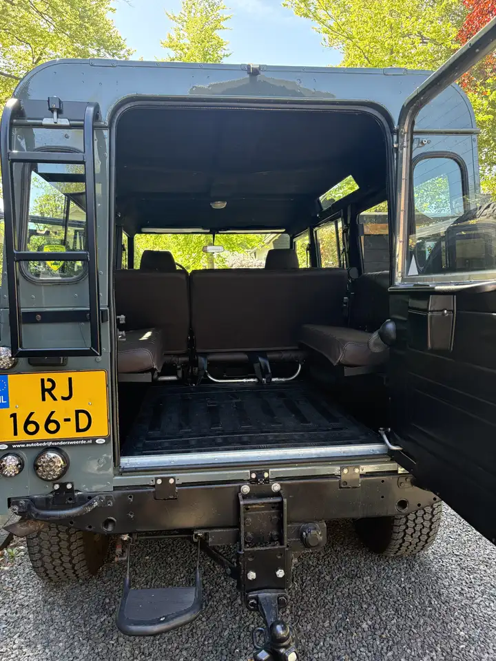 Land Rover Defender Typ 110 County V8 Benzine, foto 12