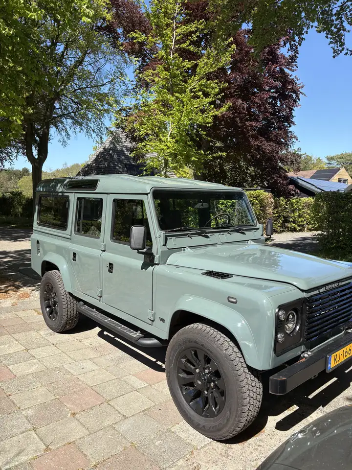 Land Rover Defender Typ 110 County V8 Benzine, foto 3