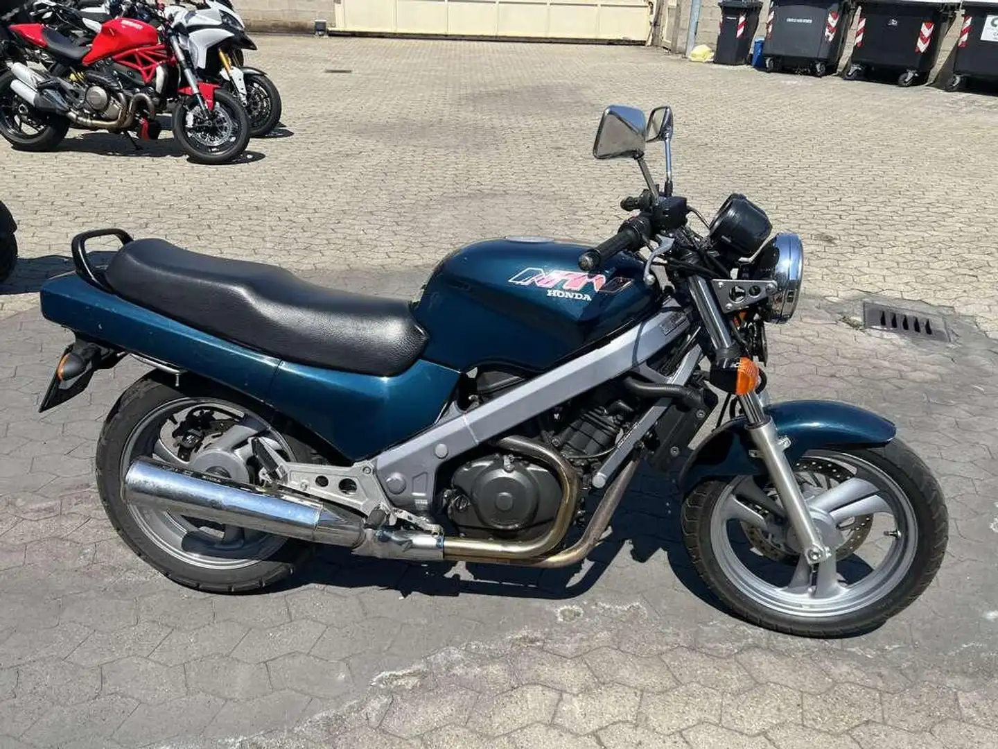 Honda NTV 650 R - 1