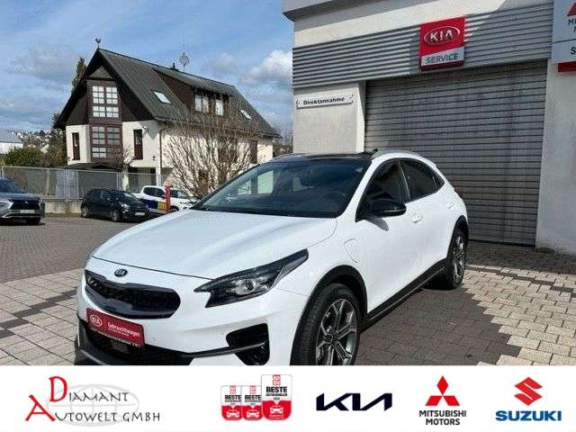 Imagine Kia XCeed Plug-in Hybrid Platinum Edition Glasdach