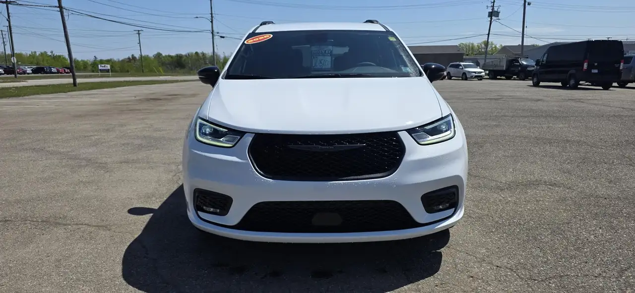 Chrysler Pacifica photo Chrysler Pacifica