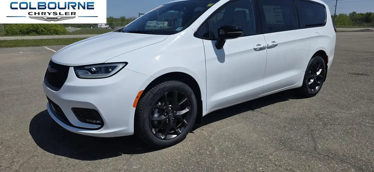 Chrysler Pacifica photo Chrysler Pacifica