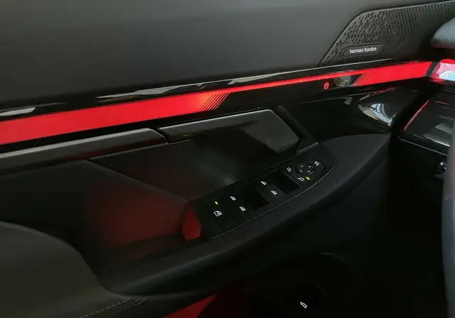 BMW i5 M60 xDrive *StHz*KeyGo*HuD*AHK*H&K*LenkradH*21'' Ansicht 16