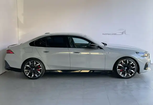 BMW i5 M60 xDrive *StHz*KeyGo*HuD*AHK*H&K*LenkradH*21'' Ansicht 4