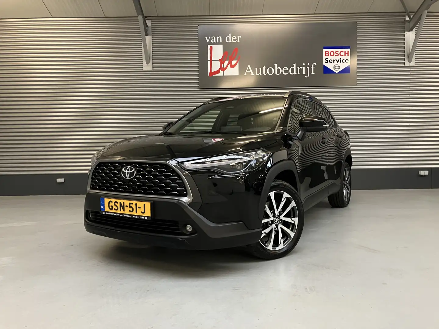 Toyota Corolla Cross Hybrid 140 STYLE/NAVI/PDC/CAM/BLINDSPOT/KEY-LESS/E Zwart - 1