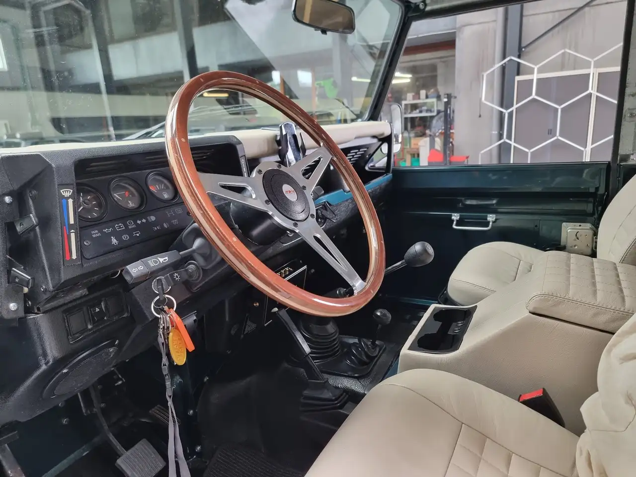 Land Rover Defender TYPE 90 * FULL RESTAURER * TURBO DIESEL, foto 8