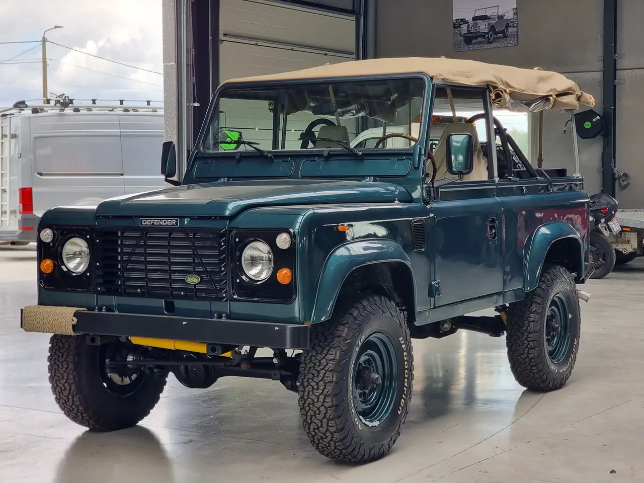 Land Rover Defender TYPE 90 * FULL RESTAURER * TURBO DIESEL, foto 1