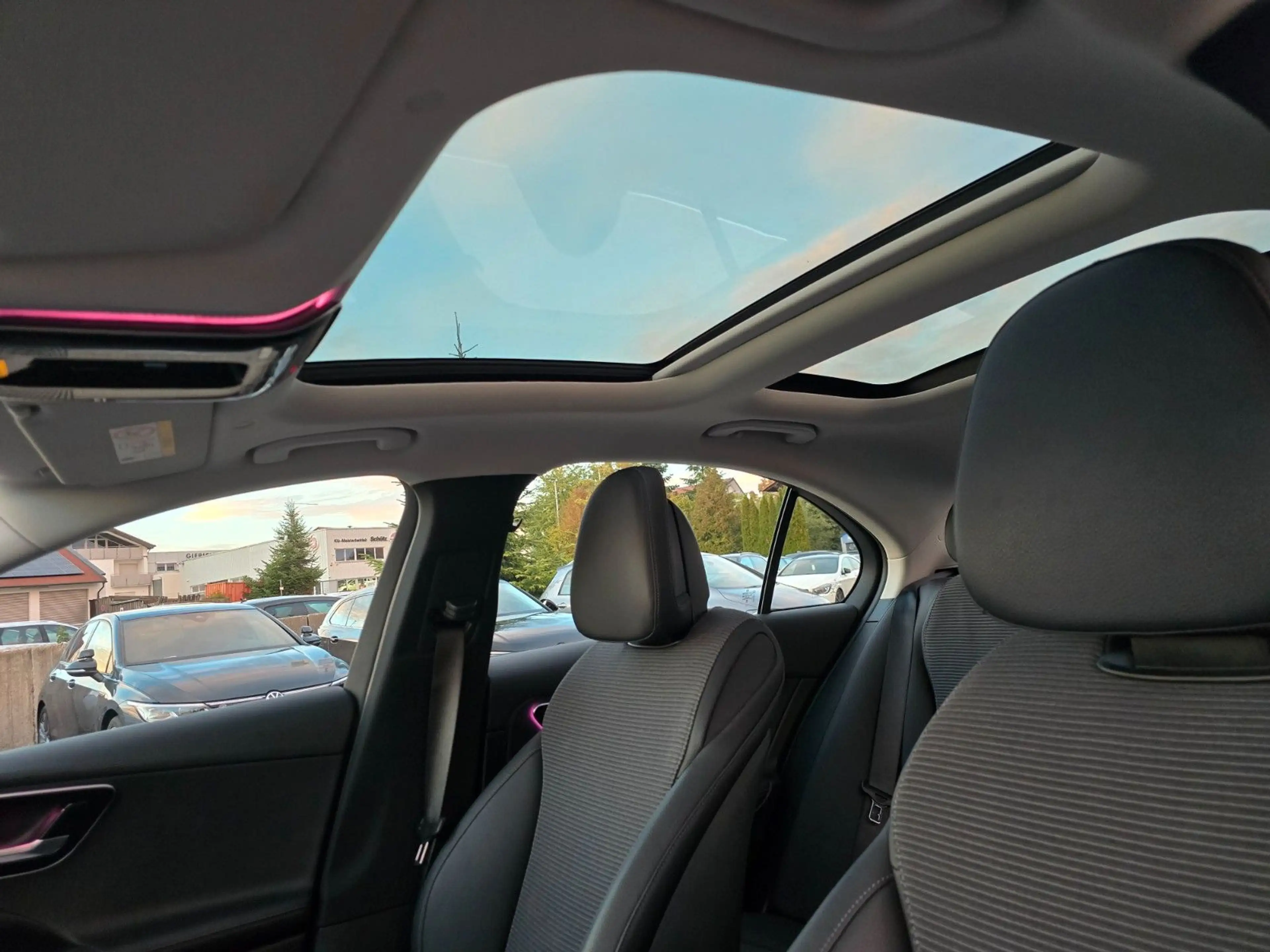 Mercedes-Benz C 220 d Lim*AVANTGARDE*NAV*LEDER*PANO*AMBIE*360* — photo 18