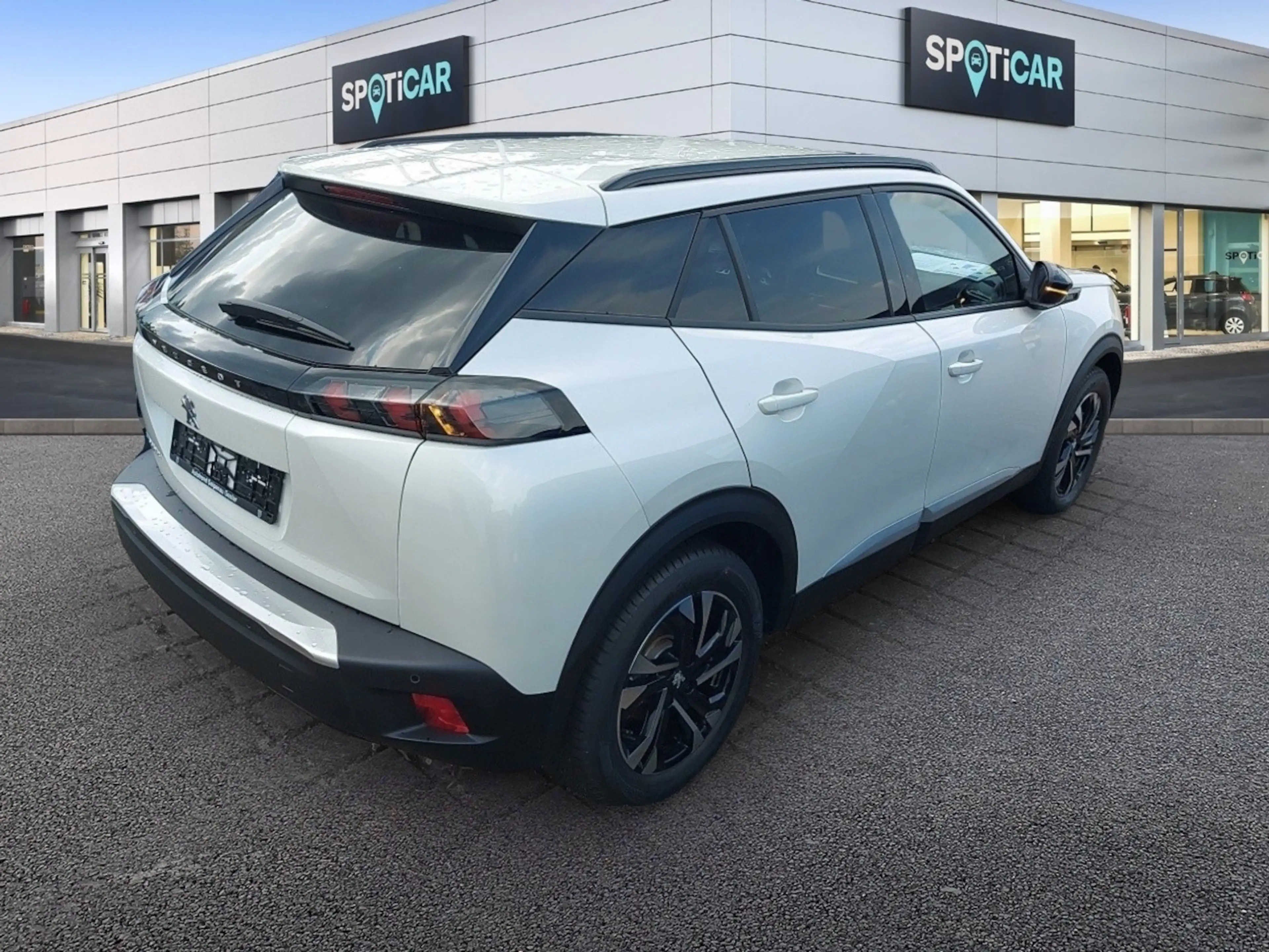 Peugeot e-2008 Allure Pack 136 — photo 4