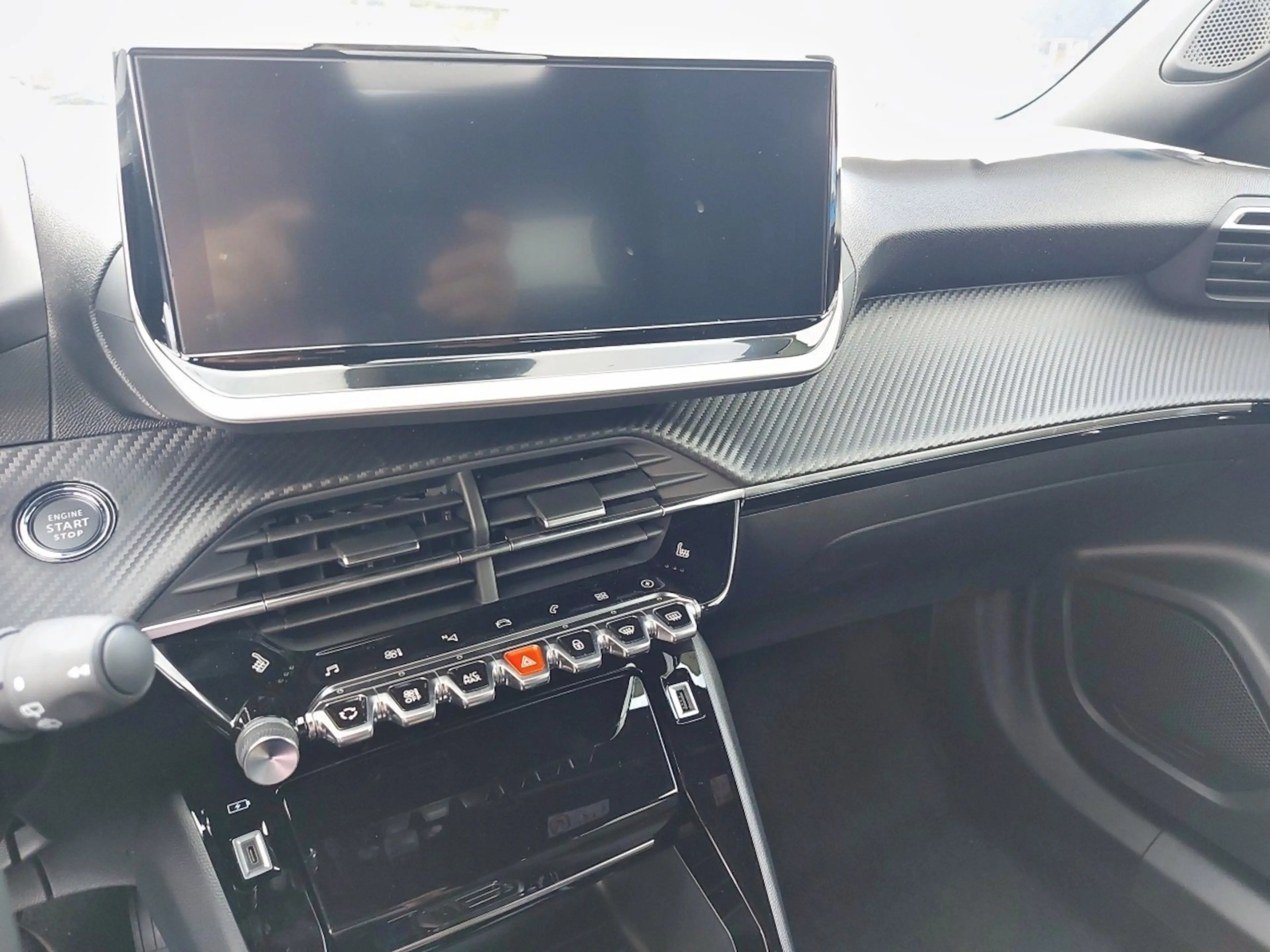Peugeot e-2008 Allure Pack 136 — photo 15