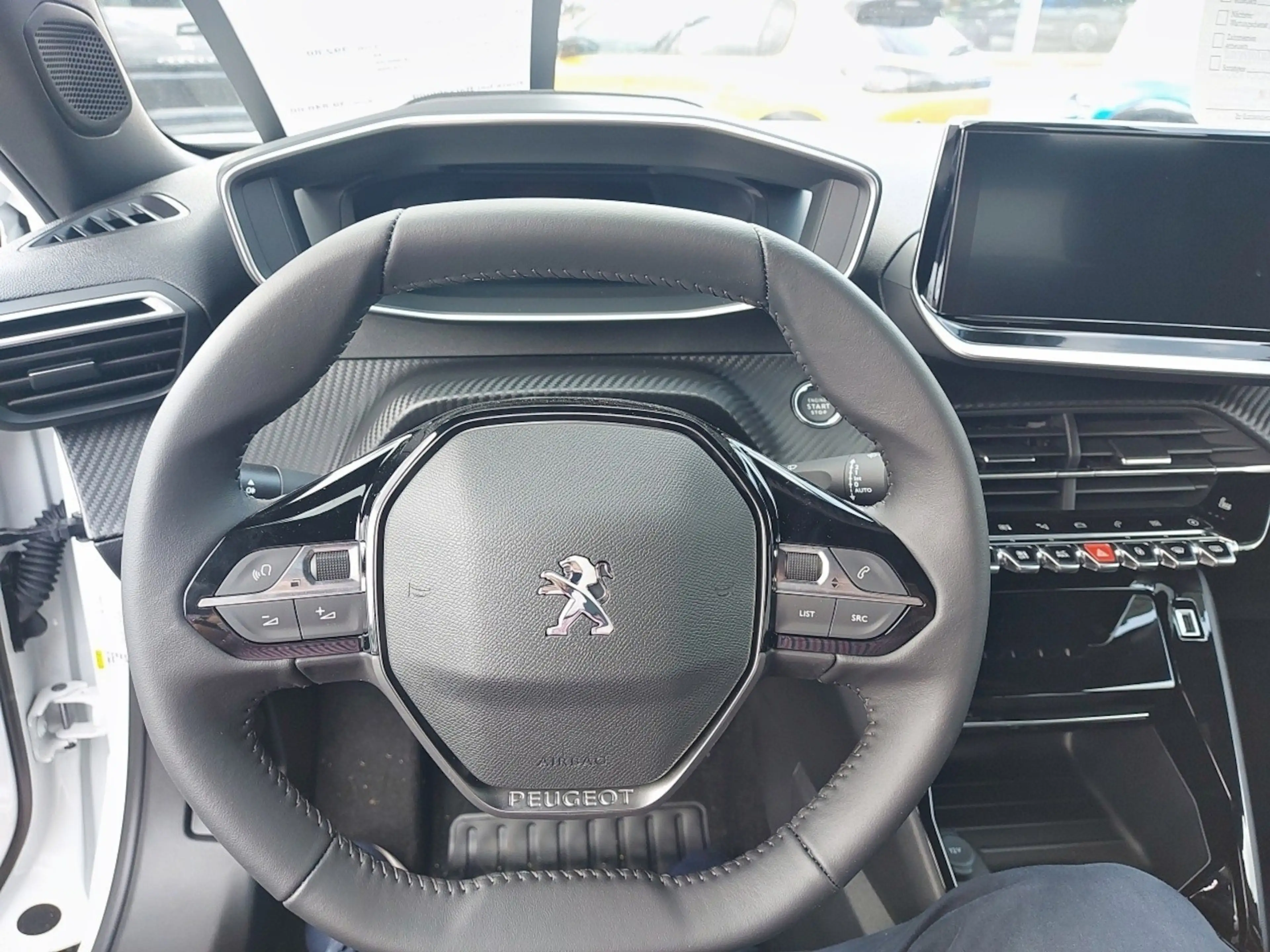 Peugeot e-2008 Allure Pack 136 — photo 14