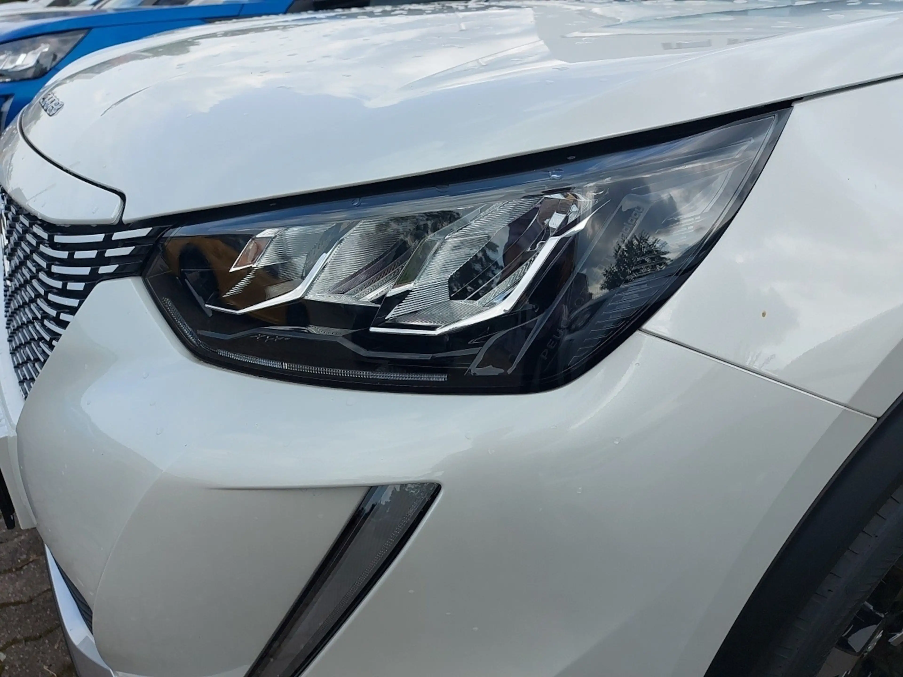 Peugeot e-2008 Allure Pack 136 — photo 12