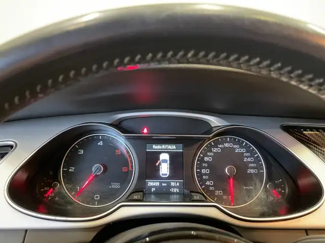 Audi A4 view 5