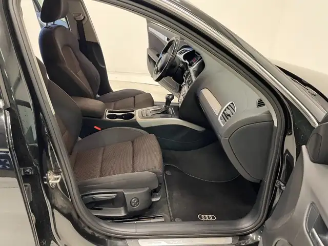 Audi A4 view 24