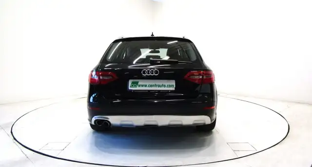 Audi A4 view 4