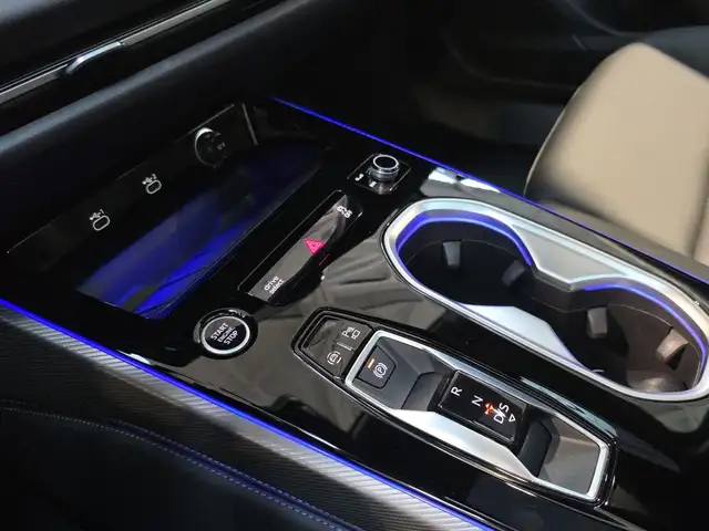 Audi A6 view 11