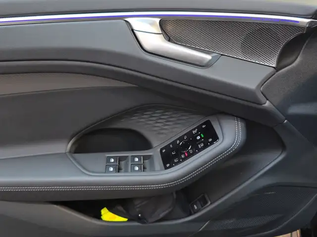 Audi A6 view 8
