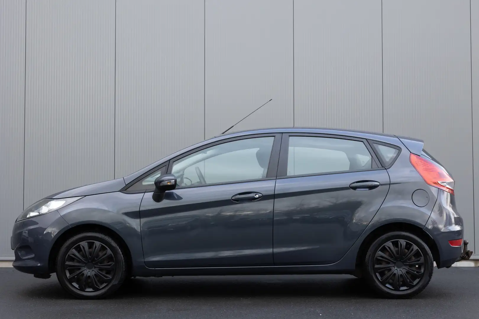 Ford Fiesta 1.25 | AIRCO | NL-AUTO | 5-DRS | TREKHAAK Grau - 2