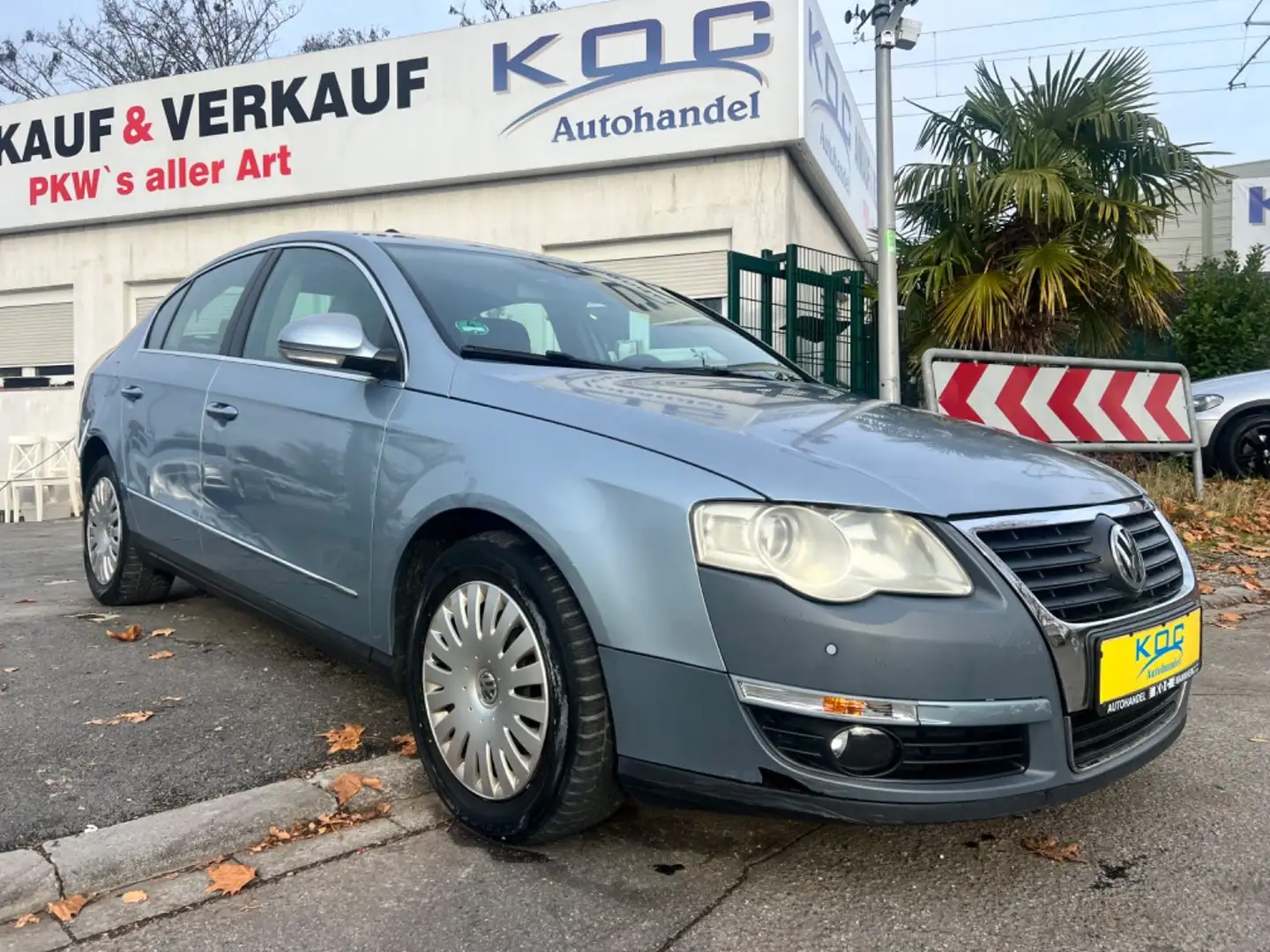 Volkswagen Passat Lim. Comfortline Blau - 1