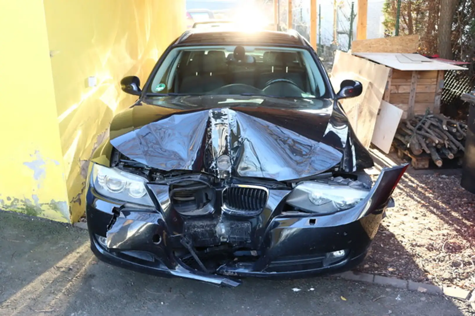 BMW 318 i Touring * Xenon * SHZ * Navi Schwarz - 1