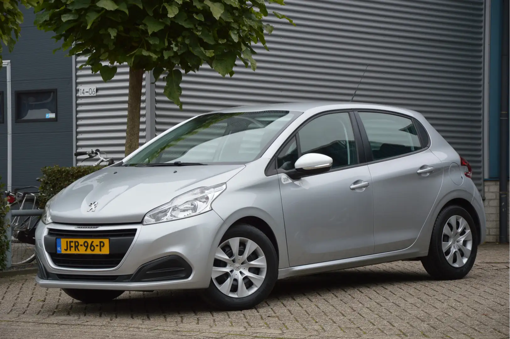 Peugeot 208 1.2 PureTech Like AIRCO | CRUISE | ELEC. RAMEN | A Grau - 1