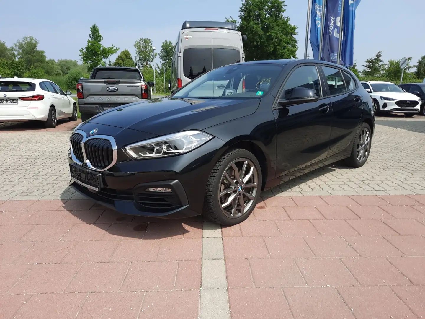 BMW 120 i Advantage Lenkradheiz/LED/Navi/SHZ/18Zoll Schwarz - 2