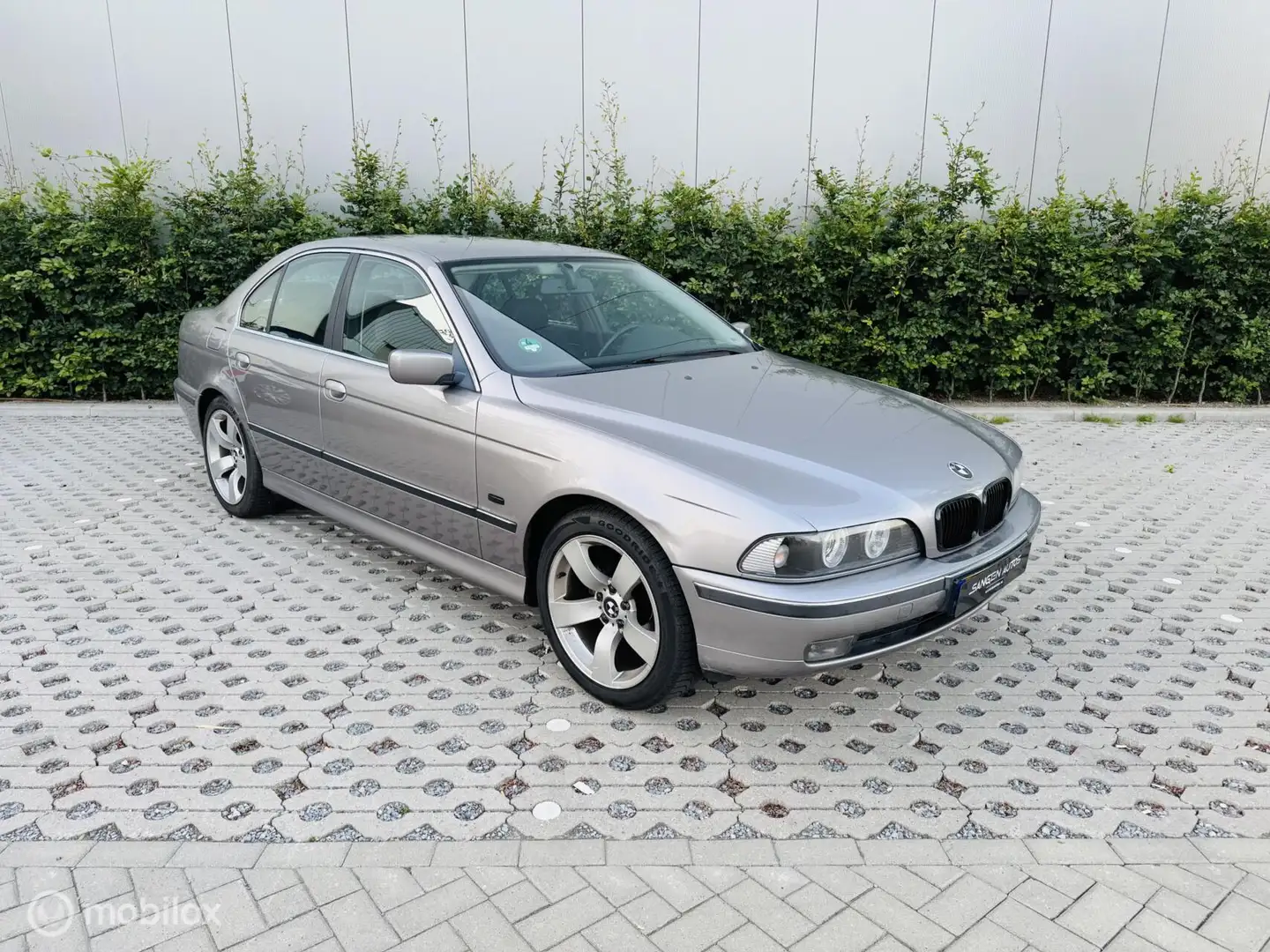 BMW 520 5-serie 520i Executive Airco 19 inch Nw apk Trekha Gris - 2